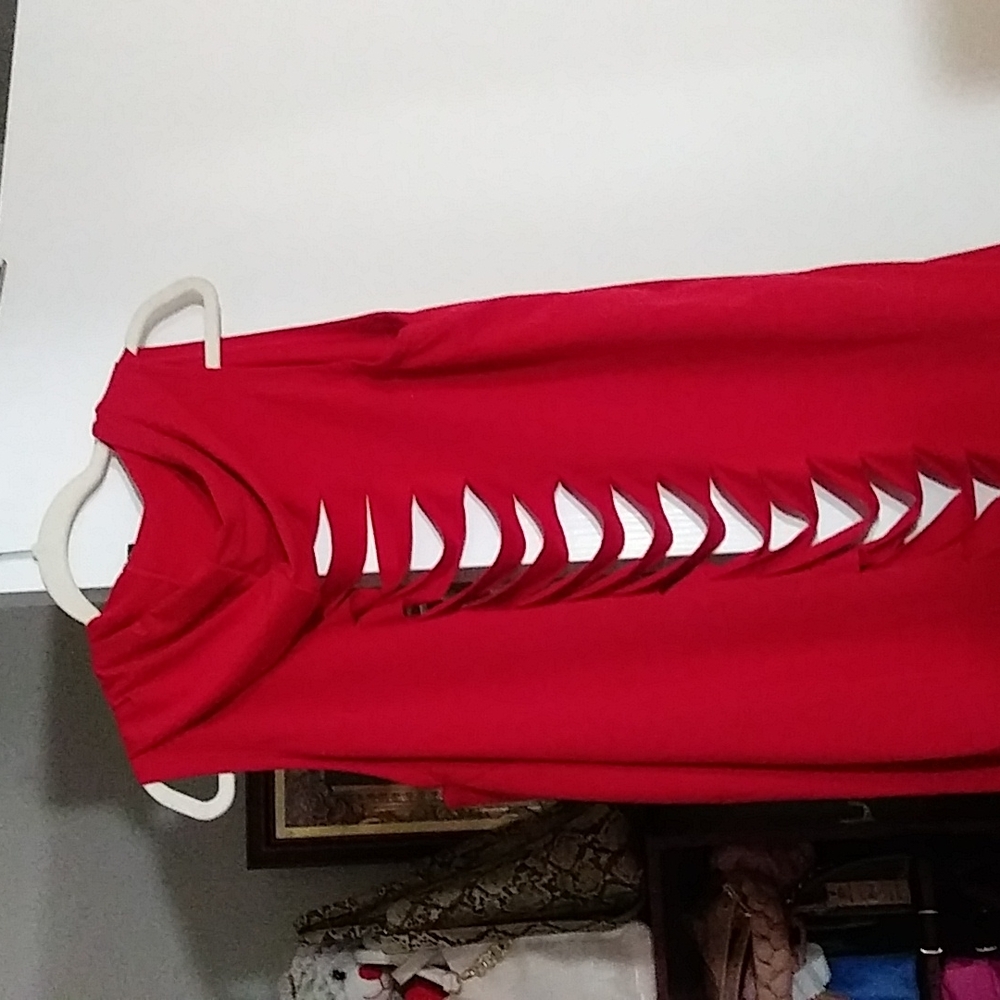 clothes - Picture 2 of 4